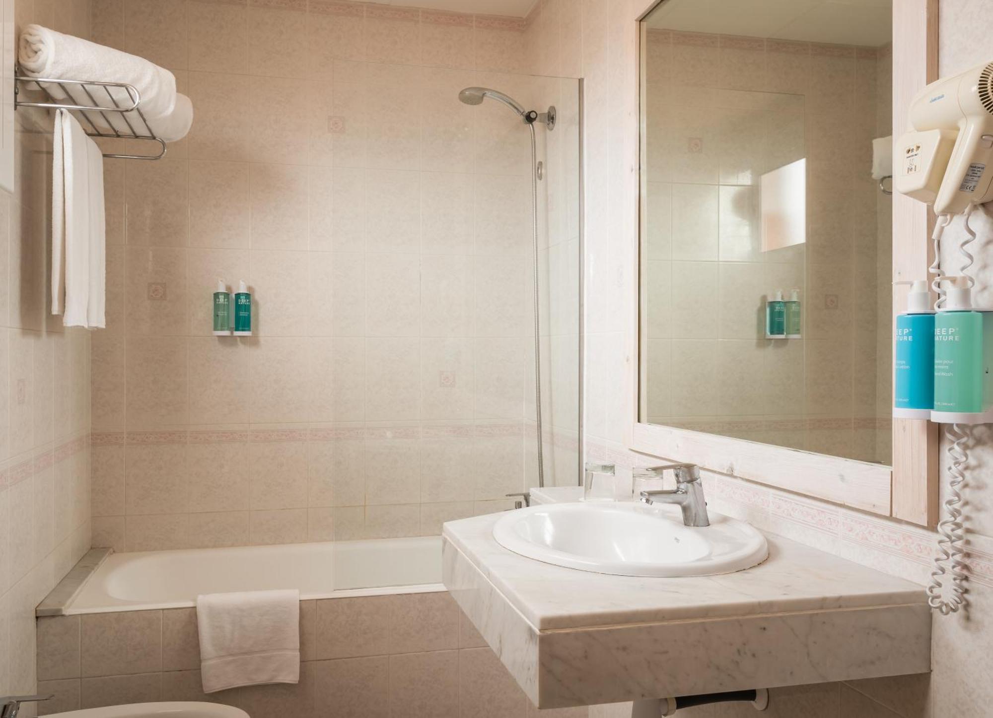 Triple Room,1558281229:JPEG