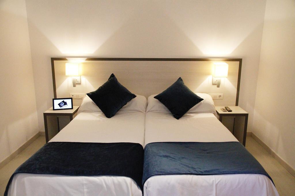 Economy Twin Room